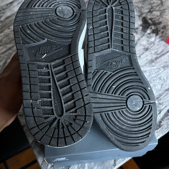 Silver Toe Jordan 1 - Picture 6 of 8